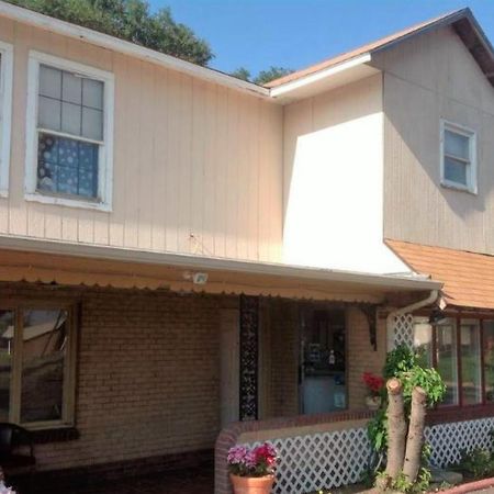 Oyo Hotel Colby, Ks Εξωτερικό φωτογραφία