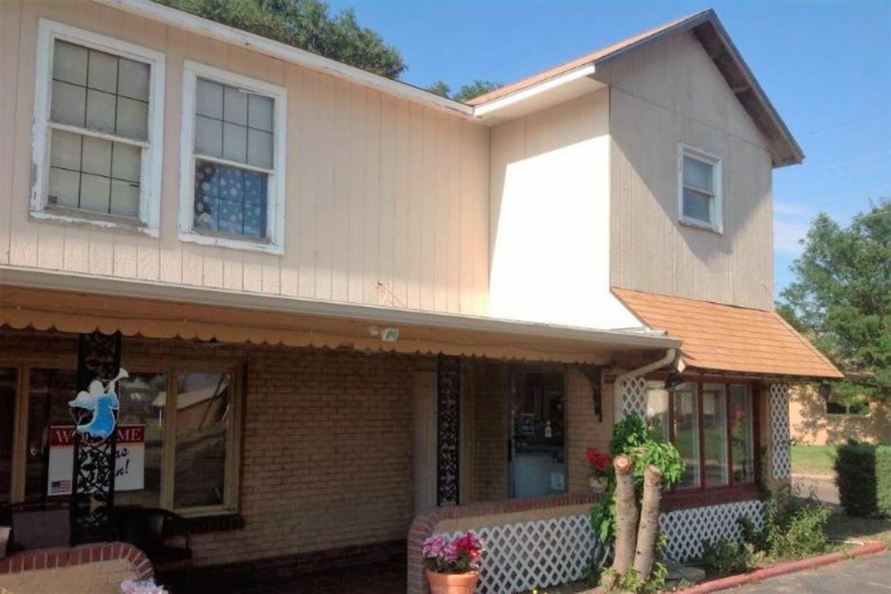 Oyo Hotel Colby, Ks Εξωτερικό φωτογραφία