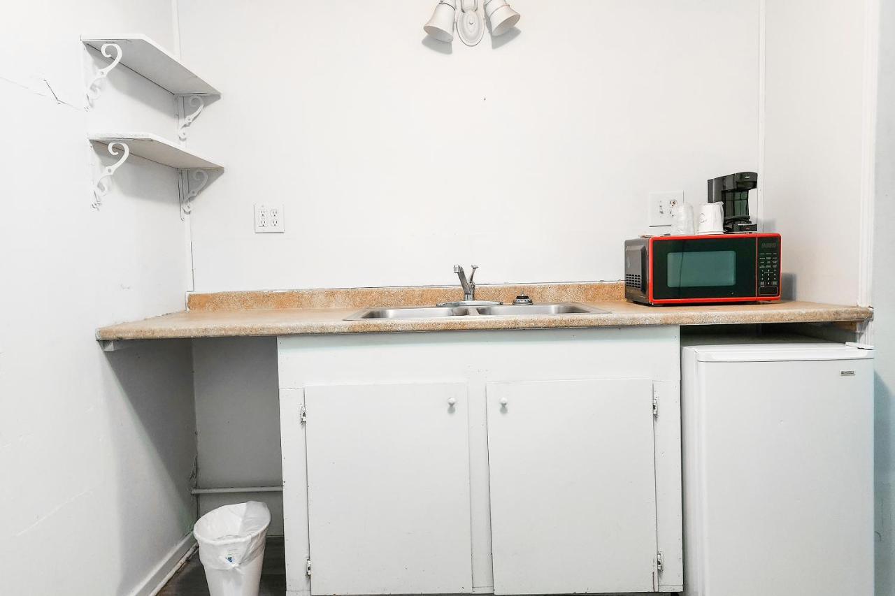 Oyo Hotel Colby, Ks Εξωτερικό φωτογραφία