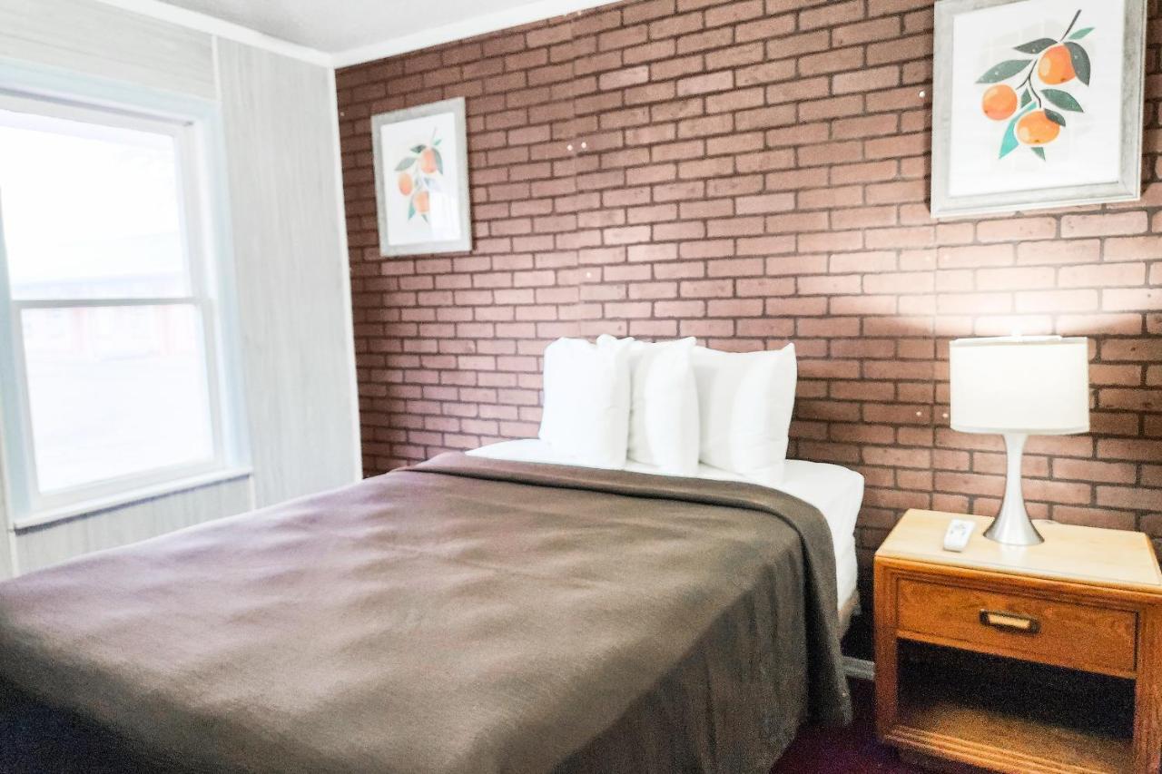Oyo Hotel Colby, Ks Εξωτερικό φωτογραφία