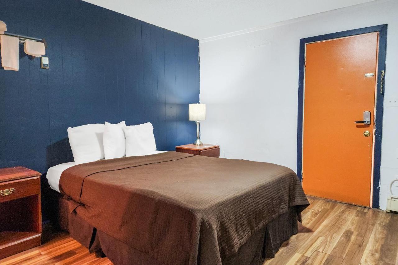 Oyo Hotel Colby, Ks Εξωτερικό φωτογραφία