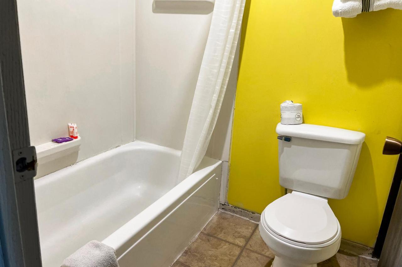 Oyo Hotel Colby, Ks Εξωτερικό φωτογραφία