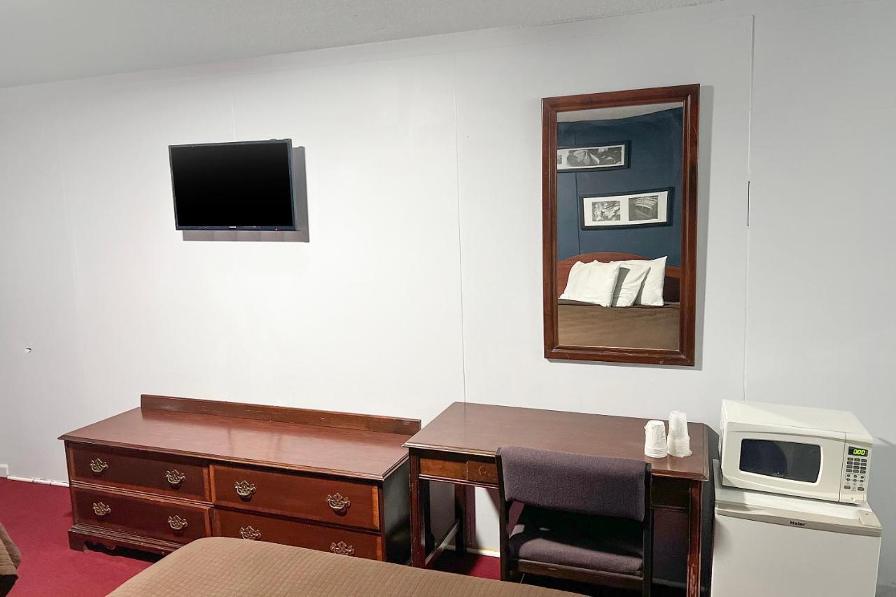 Oyo Hotel Colby, Ks Εξωτερικό φωτογραφία
