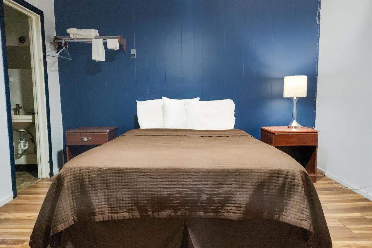 Oyo Hotel Colby, Ks Εξωτερικό φωτογραφία